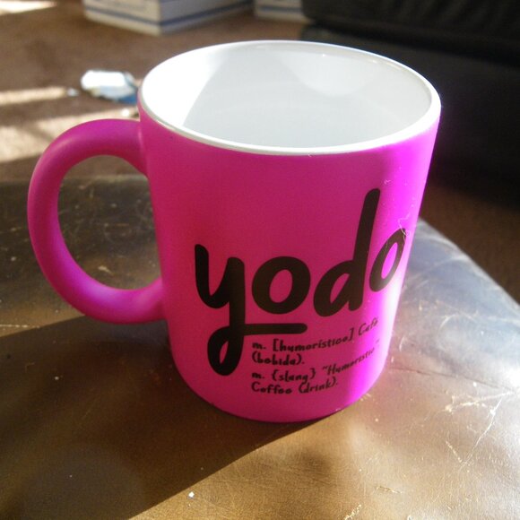 Costa Rica Buenos Dias Buenas Tardes yodo Hot Pink Coffee Mug - Picture 2 of 3